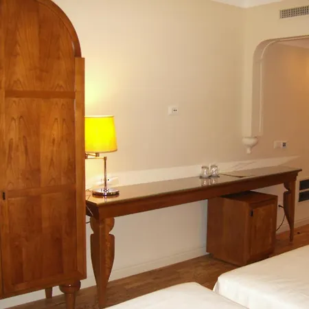 Hotel Certosa 3*